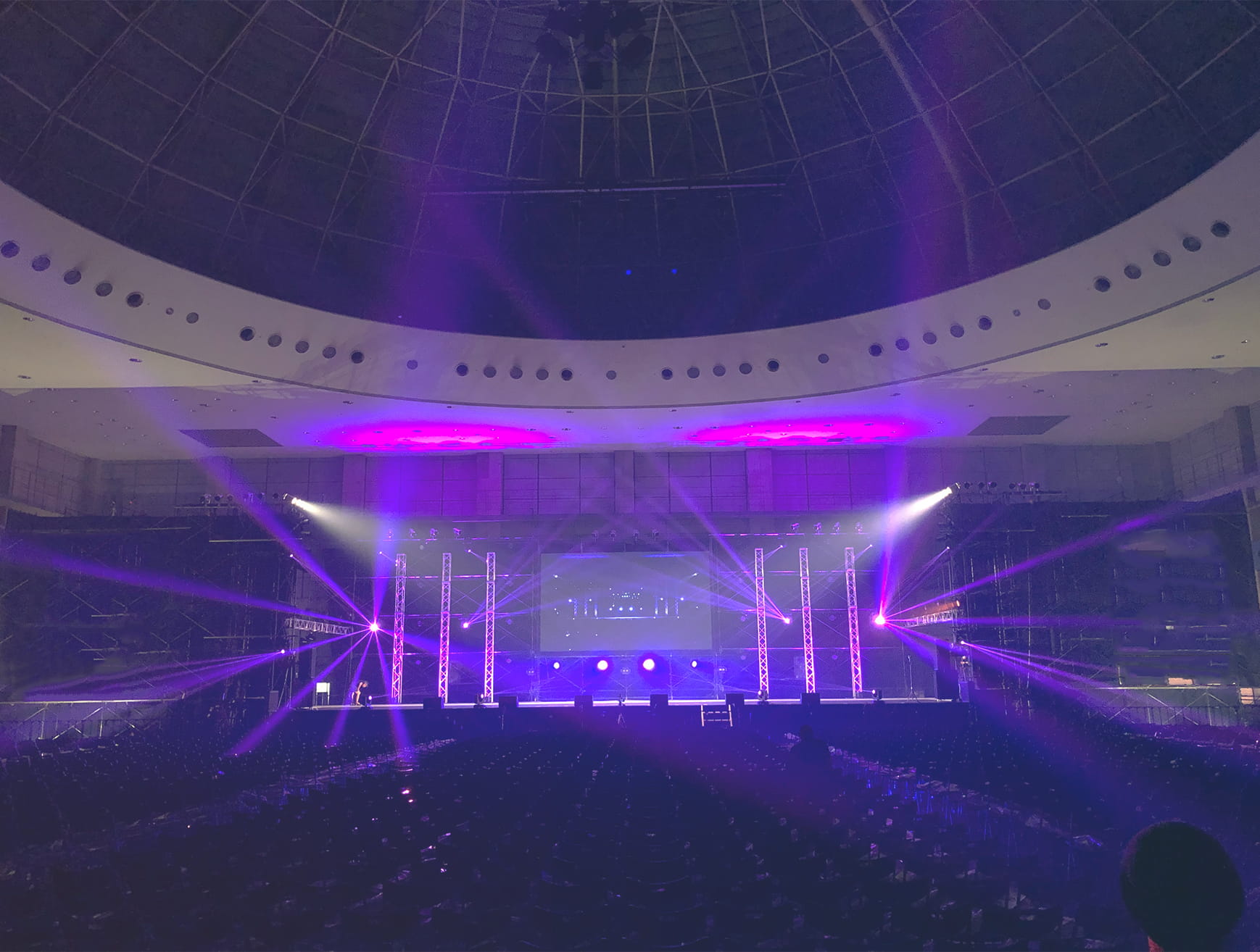仮設ステージの音楽イベント